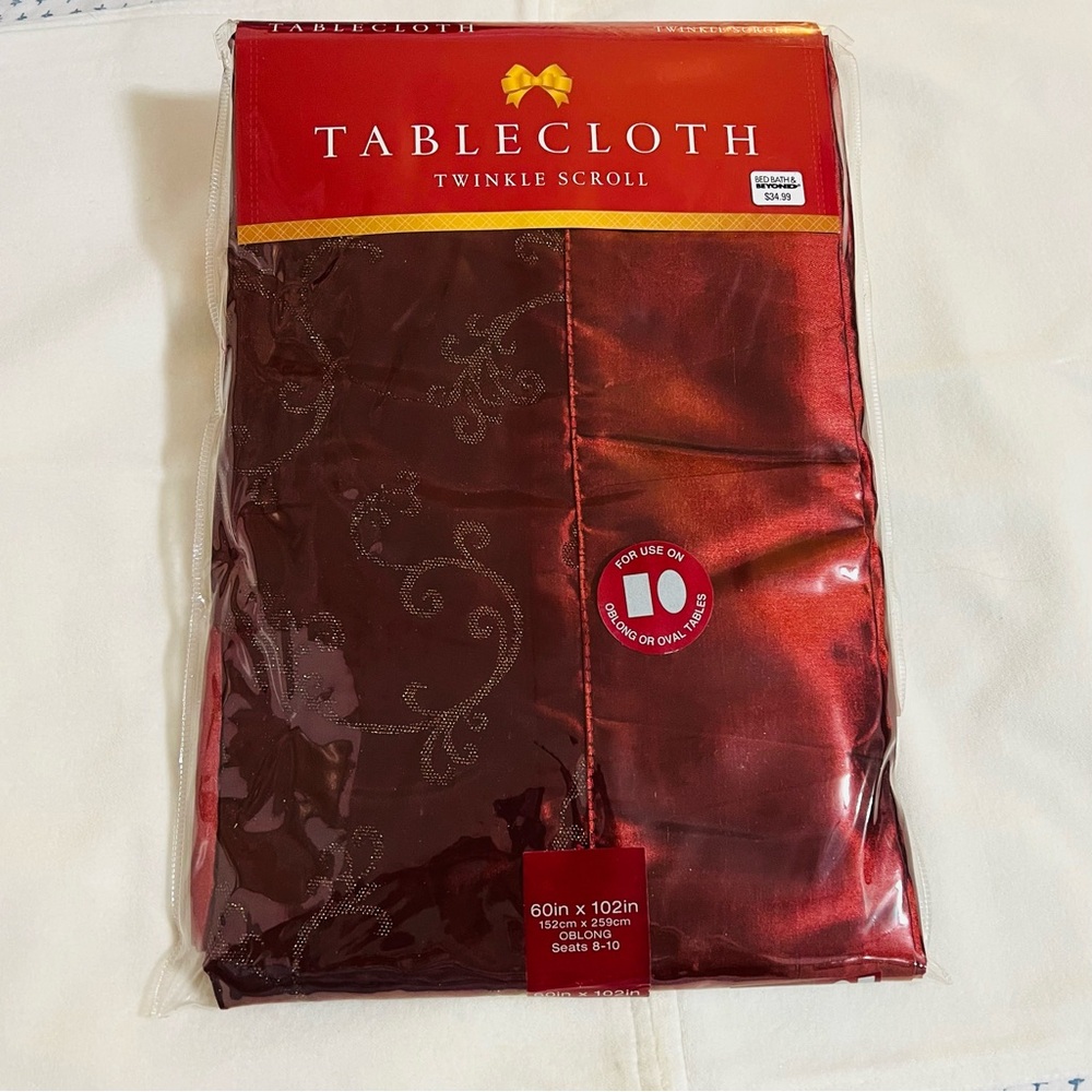 NWT Bed Bath & Beyond Twinkle Scroll Burgundy Tablecloth